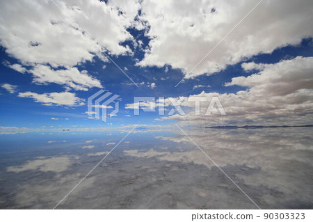 Uyuni salt lake   90303323