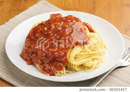 Meat sauce spaghetti served on a plate Meat sauce spaghetti served on a plate 90303457
