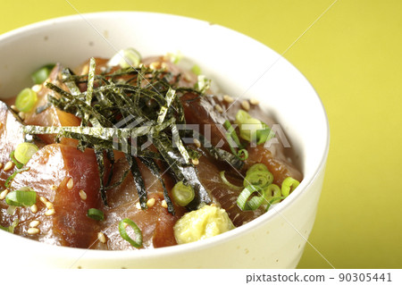 Pickled rice bowl with chopped seaweed, all-purpose greentail, and wasabi Pickled rice bowl with chopped seaweed, all-purpose greentail, and wasabi 90305441