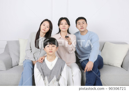 Asian Korean family_Family photo choosing TV channel Asian Korean family_Family photo choosing TV channel 90306721