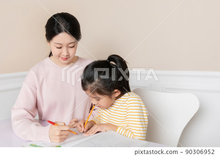 Asian Korean daughter studying with mom 90306952