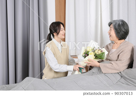 Asian Korean Family_Grandmother Wei Moon-On Grandson Asian Korean Family_Grandmother Wei Moon-On Grandson 90307013