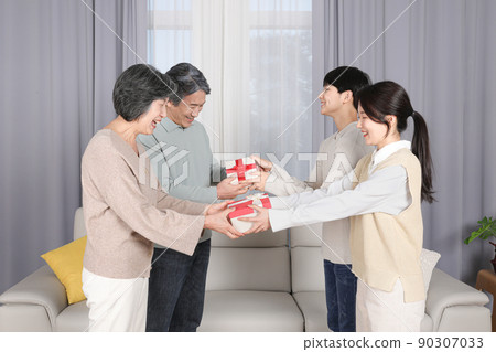 Asian Korean family_giving gift Asian Korean family_giving gift 90307033