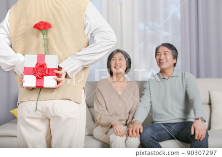 Asian Korean Family_Carnation Gift Box for Grandparents Asian Korean Family_Carnation Gift Box for Grandparents 90307297