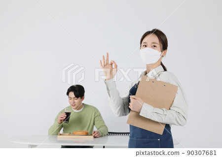 Asian Korean young man and woman startup concept_a president wearing a mask and gesturing ok Asian Korean young man and woman startup concept_a president wearing a mask and gesturing ok 90307681
