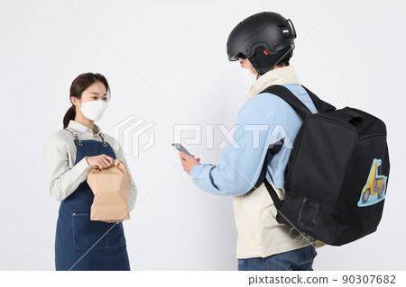 Asian Korean young man and woman startup concept_a delivery boss and a young man delivering a part-time job Asian Korean young man and woman startup concept_a delivery boss and a young man delivering a part-time job 90307682