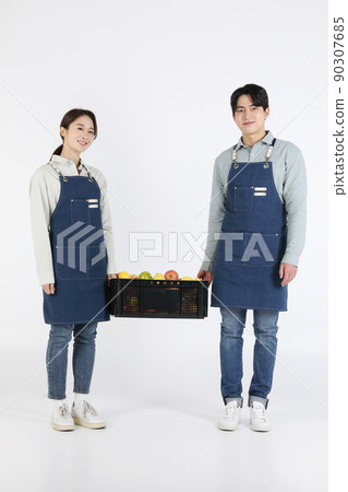 Asian Korean young man and woman startup concept_ carrying luggage together Asian Korean young man and woman startup concept_ carrying luggage together 90307685