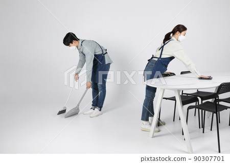 Asian Korean young man and woman startup concept_cleaning Asian Korean young man and woman startup concept_cleaning 90307701