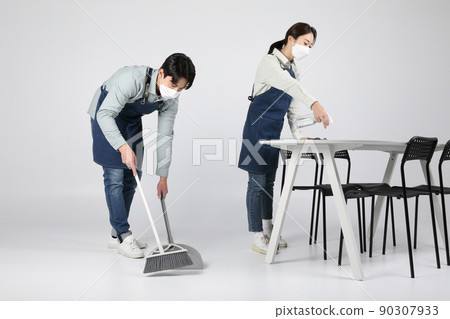 Asian Korean young man and woman startup concept_cleaning Asian Korean young man and woman startup concept_cleaning 90307933
