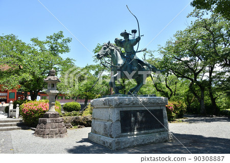 Fujisan Hongu Sengen Taisha Shrine Yoritomo Statue 90308887