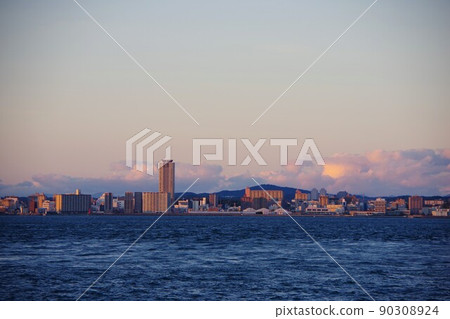 View toward Akashi City from Awaji Island, Hyogo Prefecture 90308924