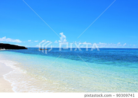 Okinawa Miyakojima blue sky and sea 90309741