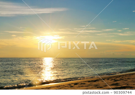 Sunset and sea from Miyakojima, Okinawa 90309744