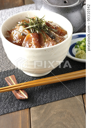 Chopped seaweed, all-purpose green onion, pickled wasabi on top of rice bowl, chazuke 90310342