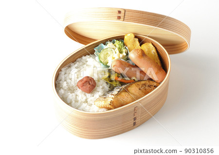 A picture of a salmon bento in Magewappa on a white background A picture of a salmon bento in Magewappa on a white background 90310856