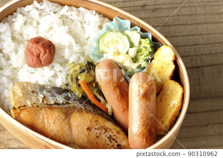 在 Magewappa 鳥瞰鮭魚便當 90310962