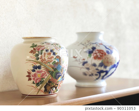 Two jars side by side Two jars side by side 90311053