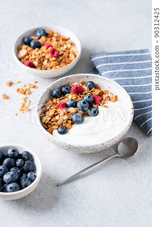 Granola yogurt bowl with blueberries Granola yogurt bowl with blueberries 90312425