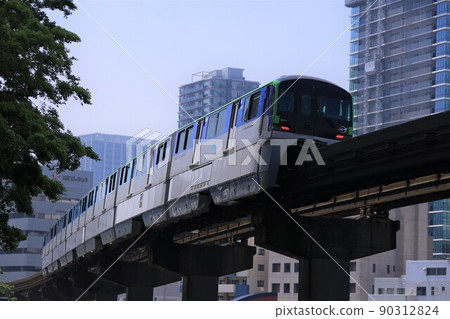 在東京都港區芝浦運行的東京單軌電車的風景 90312824