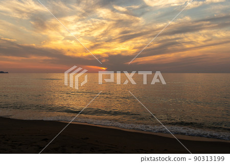 京都府京丹後市夕日浦海灘的夕陽 90313199