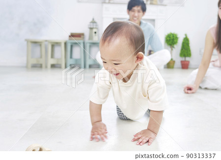 Infants who go high in the living room Infants who go high in the living room 90313337