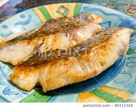 炒天然鯛魚 90313388