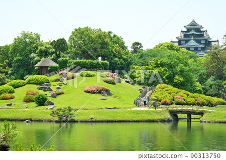 [Three Great Gardens of Japan] Special Place of Scenic Satsuki Blooming Early Summer Korakuen Yuishinzan and Okayama Castle Castle Tower 5 Immediately after renovation, Kita-ku, Okayama City, Okayama Prefecture 90313750