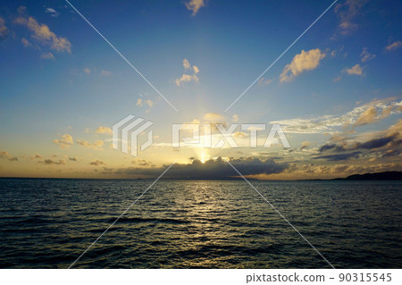 Sunset over the sea on Ishigaki Island Sunset over the sea on Ishigaki Island 90315545