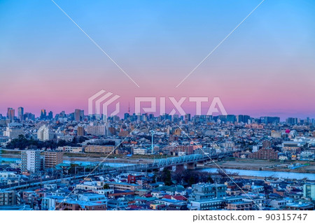 城市景觀同時俯瞰華 城市景觀同時俯瞰華 90315747