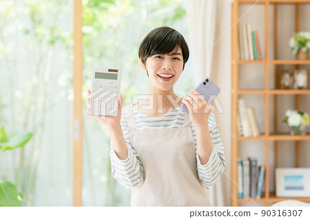 有計算器的一位小姐 90316307
