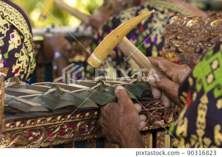 Musician plays a selantan, traditional Balinese instrument, Indonesia Musician plays a selantan, traditional Balinese instrument, Indonesia 90316823