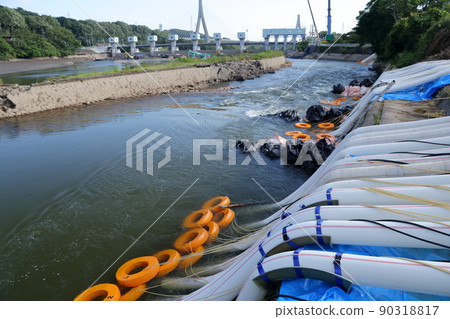 Temporary pump for pumping from rivers (Meiji irrigation weir, water leakage problem, Toyota City, Aichi Prefecture) 90318817