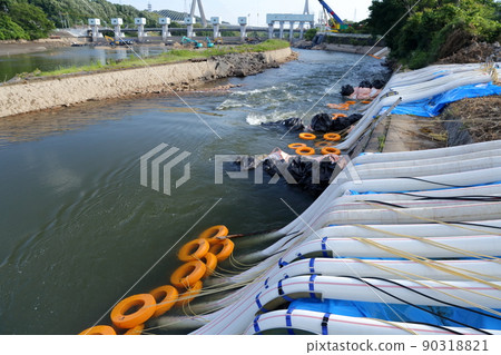 從臨時泵吸水(明治灌溉堰,漏水問題,愛知縣豐田市) 從臨時泵吸水(明治灌溉堰,漏水問題,愛知縣豐田市) 90318821
