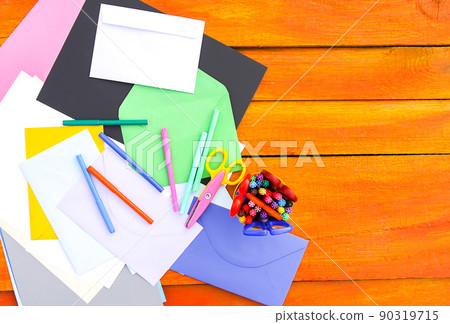 School supplies. Back to School design elements. Colorful markers and white empty paper sheet on aged wooden table. 90319715