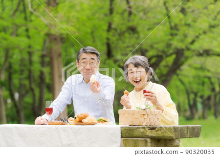 健康的年長夫婦 健康的年長夫婦 90320035