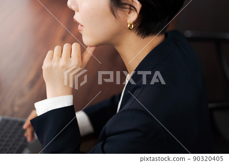 Working woman profile 90320405