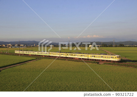 Extra train on Nagaoka Fireworks Day: Shin-Etsu Main Line 115 series 6-car train Extra train on Nagaoka Fireworks Day: Shin-Etsu Main Line 115 series 6-car train 90321722