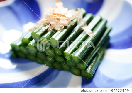 Soaked bracken on a plate Soaked bracken on a plate 90322429