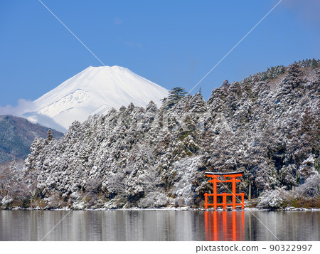 朝霧蘆之湖箱根神社和富士山 90322997
