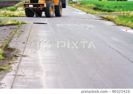 A tractor on a busy road for planting 90325428