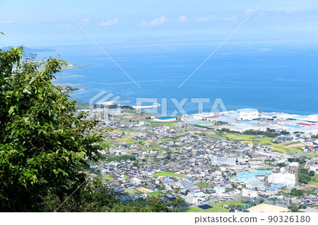 [從四國中央市天文台眺望三川豐岡海濱公園親友海灘的方向] 90326180