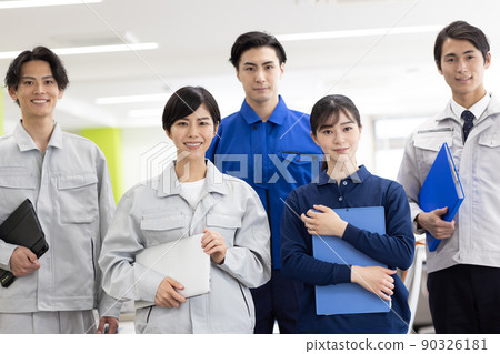 在辦公室工作的人 90326181