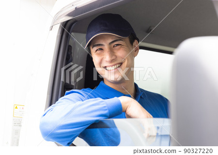 Delivery staff driving a truck 90327220