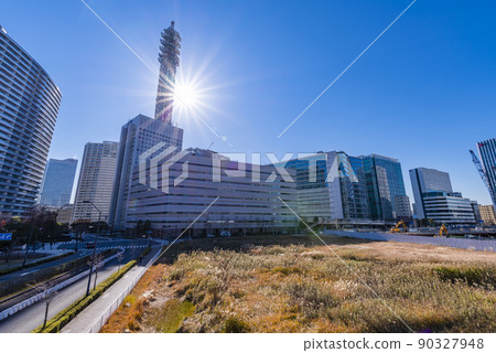 橫濱港未來地區“新高島”車站周邊的廣場 橫濱港未來地區“新高島”車站周邊的廣場 90327948