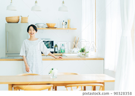 Middle-aged woman in the kitchen 90328358
