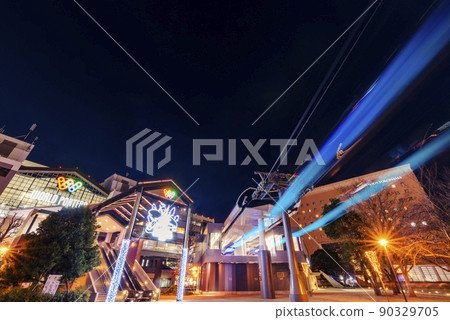 Night view of "Yokohama World Porters" and the ropeway platform Night view of "Yokohama World Porters" and the ropeway platform 90329705