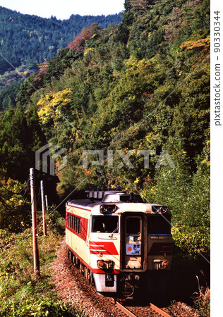 1998年在山口線上運行的Kiha 181系列特快列車 1998年在山口線上運行的Kiha 181系列特快列車 90330344