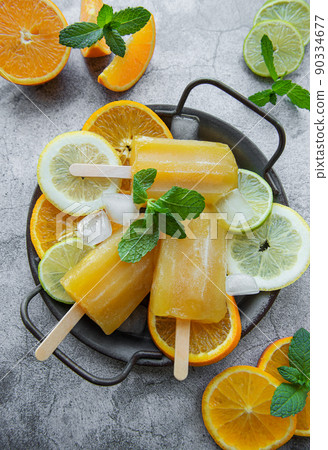 Natural juicy orange popsicles. Natural juicy orange popsicles. 90334677