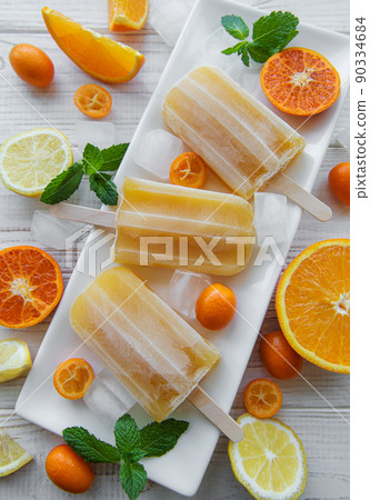 Natural juicy orange popsicles. Natural juicy orange popsicles. 90334684