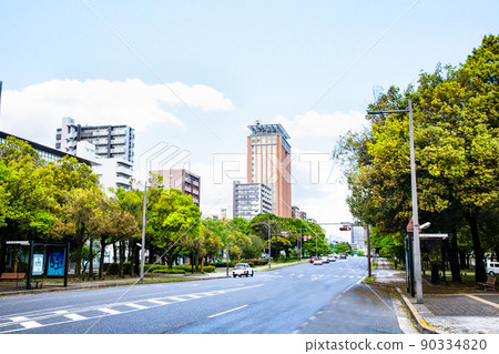 It is the scenery of Peace Boulevard. It's a bright and sunny day. The fresh green is bright and very beautiful. Please enjoy the cityscape. Hiroshima Prefecture It is the scenery of Peace Boulevard. It's a bright and sunny day. The fresh green is bright and very beautiful. Please enjoy the cityscape. Hiroshima Prefecture 90334820
